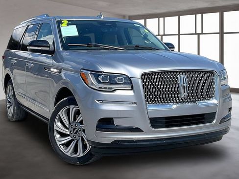 Used 2023 Lincoln Navigator 2WD image 3