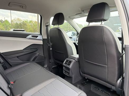 New 2026 Volkswagen Taos SE FWD image 16