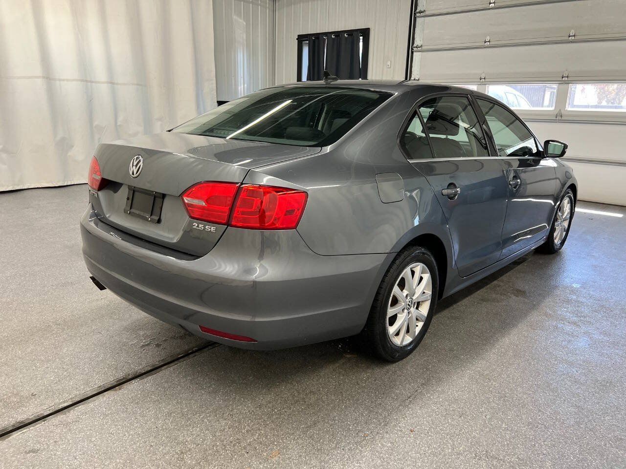 Used 2013 Volkswagen Jetta SE FWD image 4