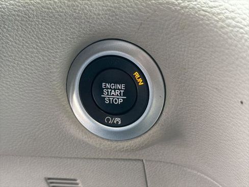 Certified 2023 Chrysler Pacifica Touring-L FWD image 31