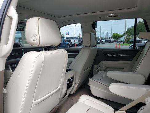 Used 2024 GMC Yukon Denali AWD/4WD image 9