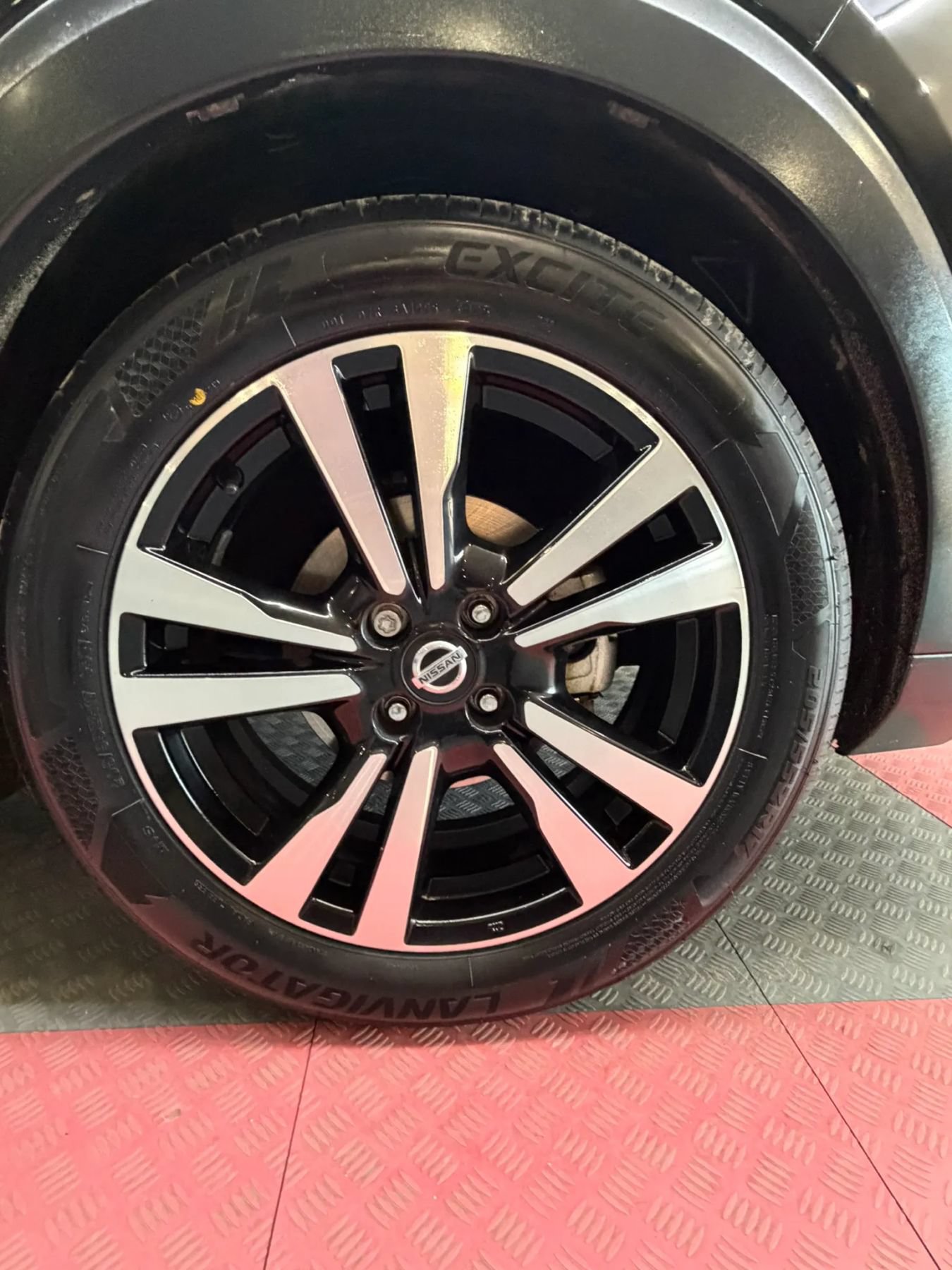 Used 2018 Nissan Kicks SV FWD image 36