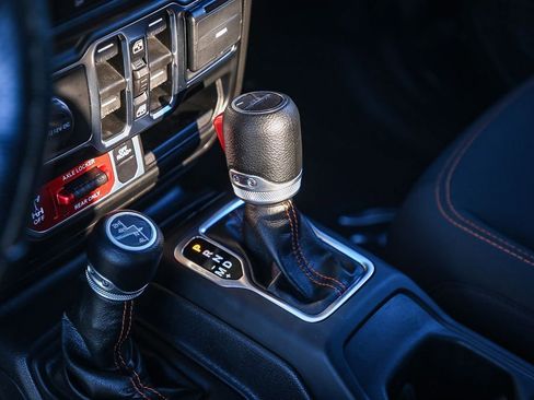 Certified 2022 Jeep Gladiator Mojave w/ Cold Weather Group image 21