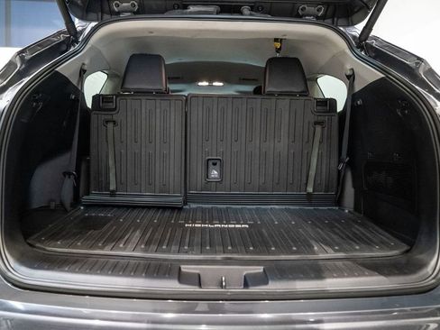 Certified 2024 Toyota Highlander XLE image 34