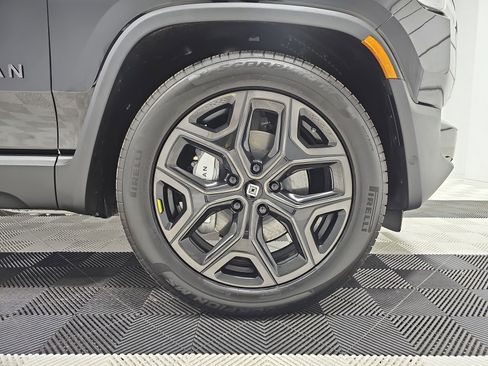 Used 2025 Rivian R1T Adventure image 11
