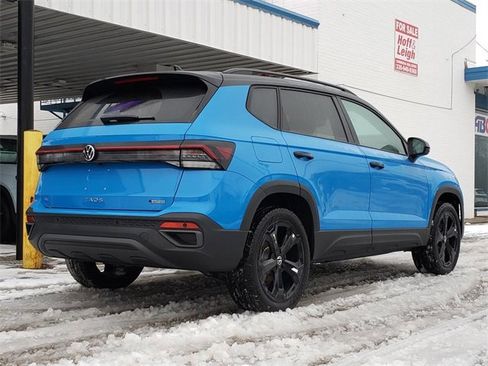 New 2025 Volkswagen Taos SE image 3