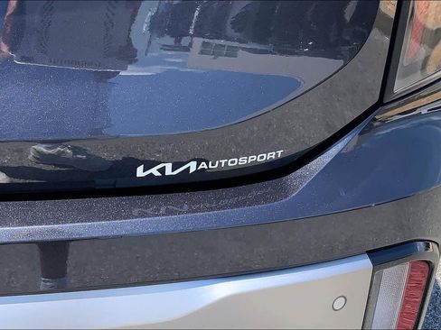 Used 2025 Kia Telluride SX w/ SX Captain's Chair Package FWD image 10