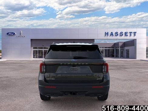 Used 2025 Ford Explorer Active AWD/4WD image 6