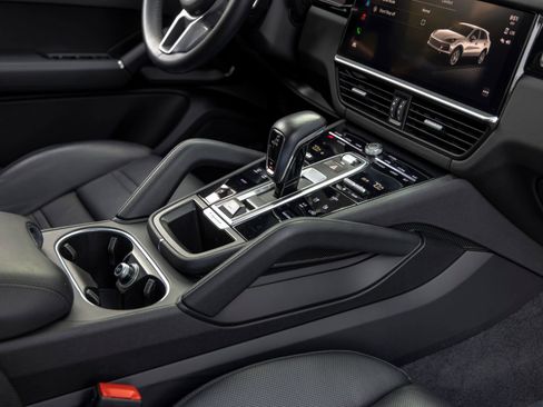 Certified 2023 Porsche Cayenne Platinum Edition AWD/4WD image 56