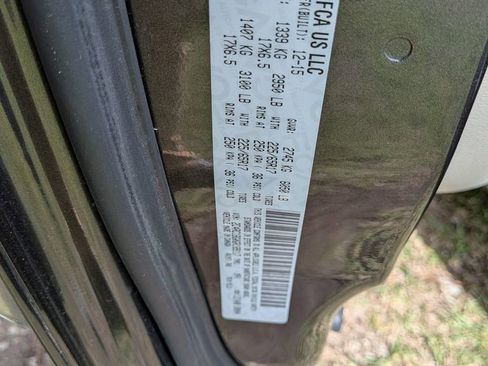 Used 2016 Chrysler Town & Country Touring image 6