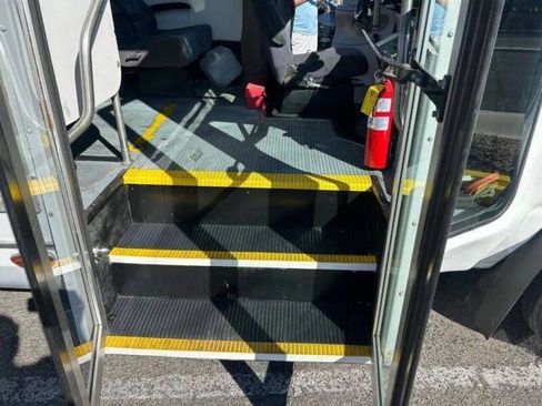 Used 2006 Ford E-350 and Econoline 350 Super Duty image 31