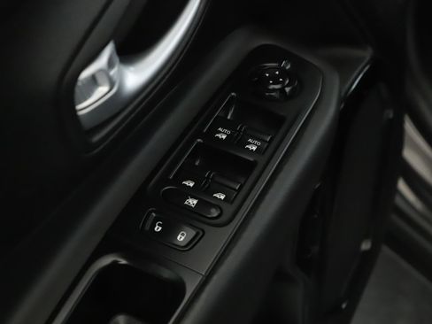 Used 2017 Jeep Renegade Altitude image 7