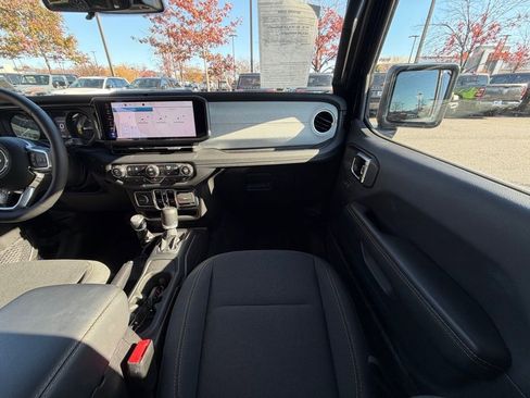 Certified 2025 Jeep Wrangler Unlimited Sahara w/ Safety Group image 21