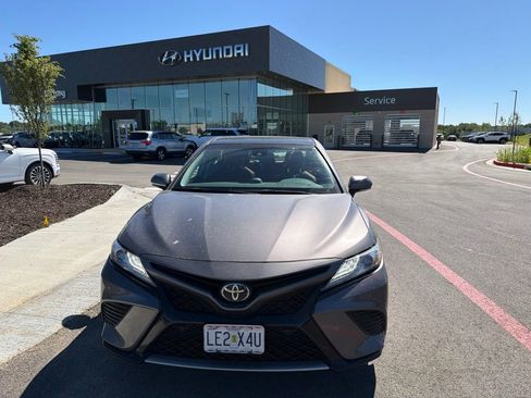 Used 2018 Toyota Camry XSE FWD image 2