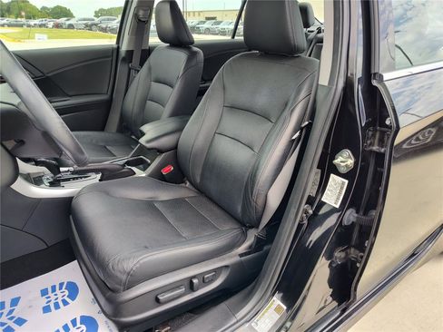 Used 2017 Honda Accord Touring image 16