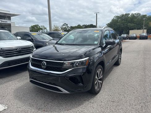 Used 2023 Volkswagen Taos SE w/ Panoramic Sunroof Package image 1