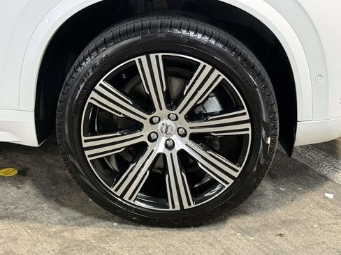 Used 2025 Volvo XC90 B6 Ultra AWD/4WD image 13