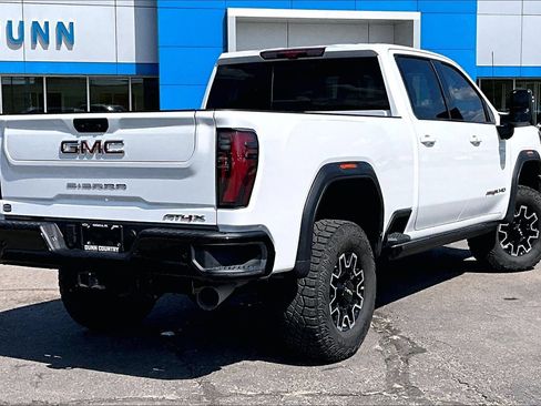 Used 2025 GMC Sierra 2500 AT4X AWD/4WD image 2