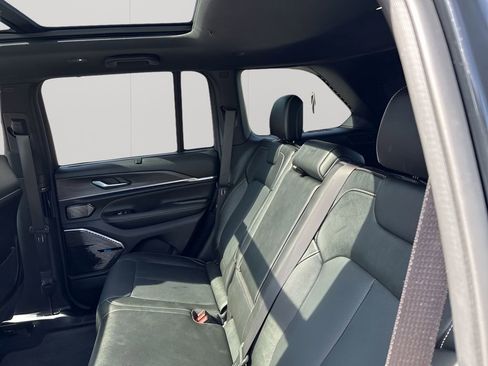 Used 2023 Jeep Grand Cherokee Overland w/ Adv Protech Group III image 19