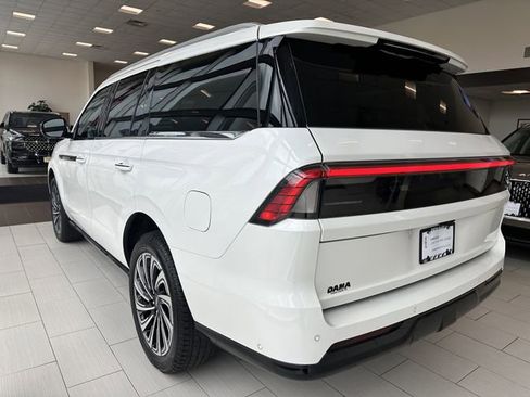 Certified 2025 Lincoln Navigator Black Label AWD/4WD image 7