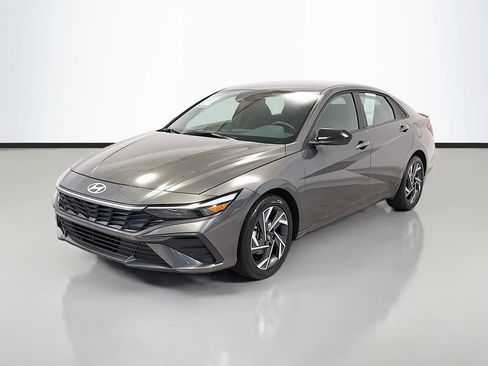 Used 2025 Hyundai Elantra Sport FWD image 5