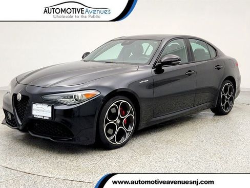 Used 2022 Alfa Romeo Giulia Veloce image 1