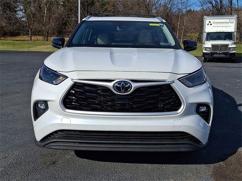 Used 2022 Toyota Highlander XLE image 5