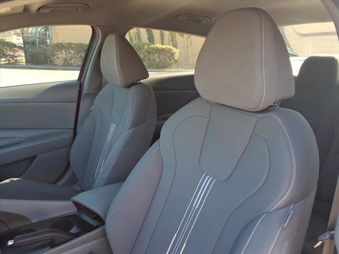 Used 2024 Hyundai Elantra SEL image 13
