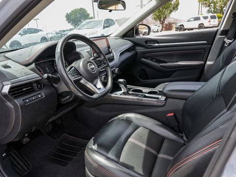 Used 2023 Nissan Altima 2.5 SR FWD image 16