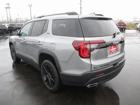 Used 2023 GMC Acadia SLE w/ Driver Convenience Package image 8