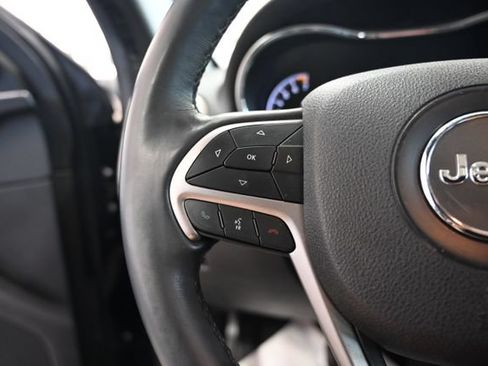 Used 2018 Jeep Grand Cherokee Altitude AWD/4WD image 24