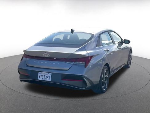 Used 2025 Hyundai Elantra Limited image 14
