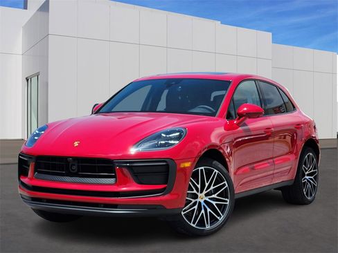 Used 2025 Porsche Macan image 1