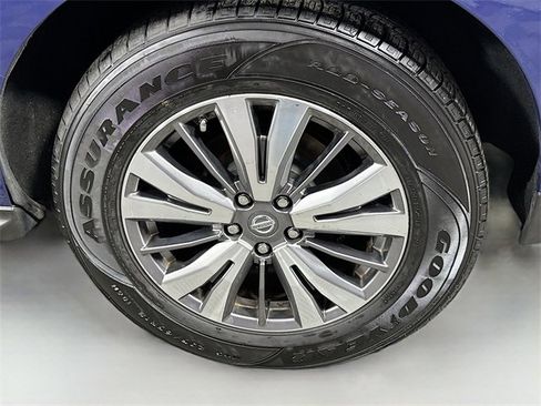 Used 2018 Nissan Pathfinder SL image 32