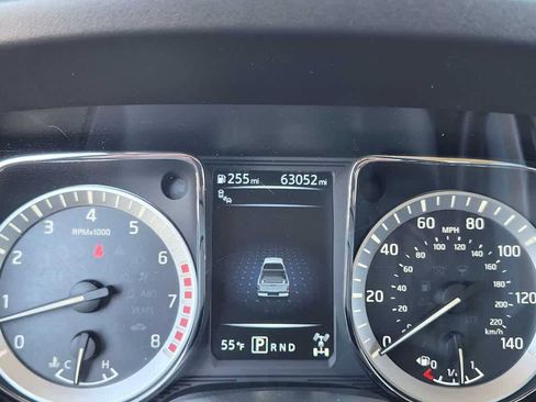 Used 2018 Nissan Titan SV w/ SV Convenience Package AWD/4WD image 39