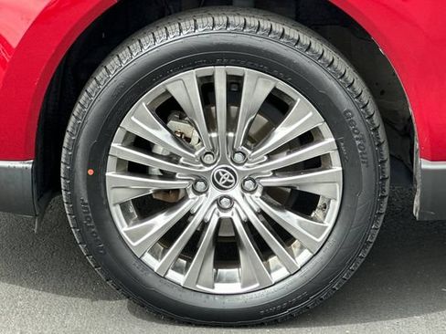 Certified 2023 Toyota Venza XLE AWD/4WD image 31