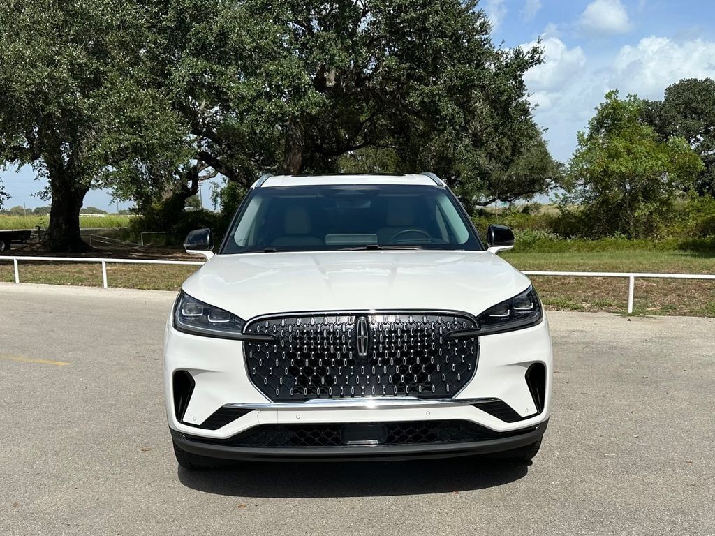 Used 2025 Lincoln Aviator Reserve w/ Illumination Package RWD image 2