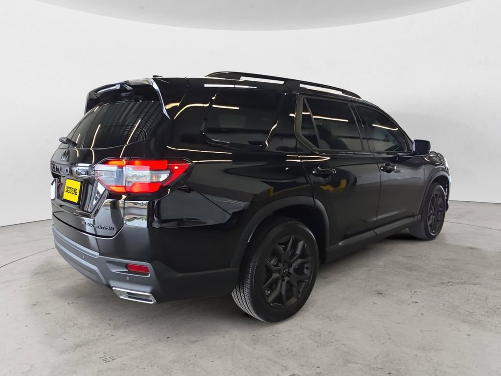 Used 2025 Honda Pilot Black Edition image 5