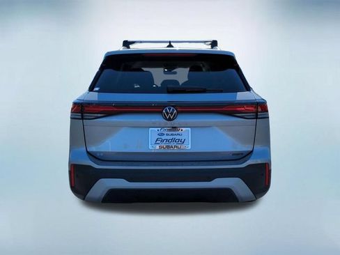 Used 2025 Volkswagen Tiguan SE AWD/4WD image 6