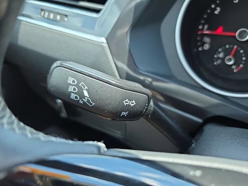 Used 2021 Volkswagen Tiguan SE AWD/4WD image 22