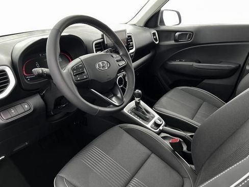 New 2025 Hyundai Venue Limited image 38