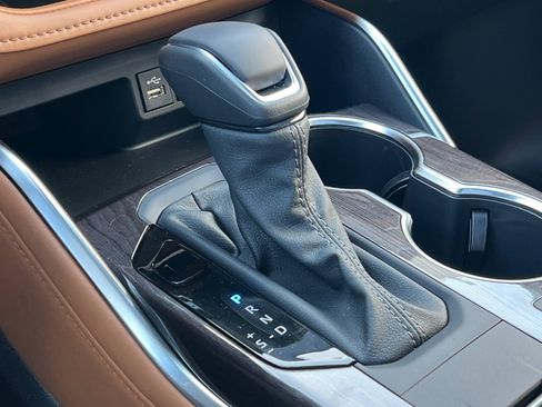 New 2025 Toyota Highlander Platinum image 24