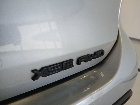 Used 2022 Toyota Highlander XSE image 37