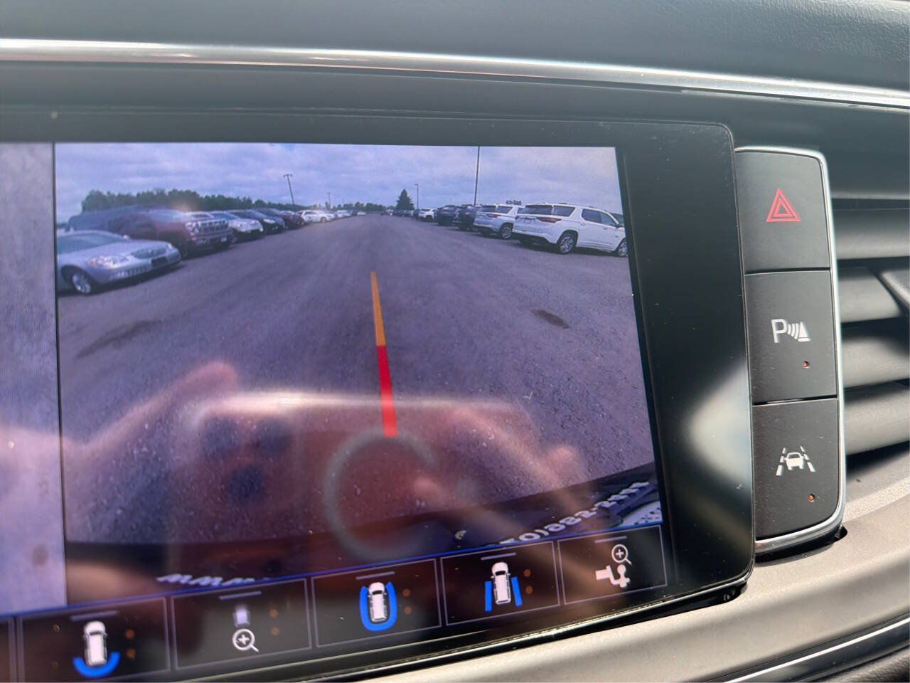 Used 2020 Buick Enclave Avenir w/ Avenir Technology Package AWD/4WD image 26