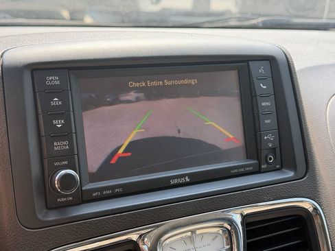 Used 2012 Chrysler Town & Country Touring-L w/ Entertainment Group #2 FWD image 21