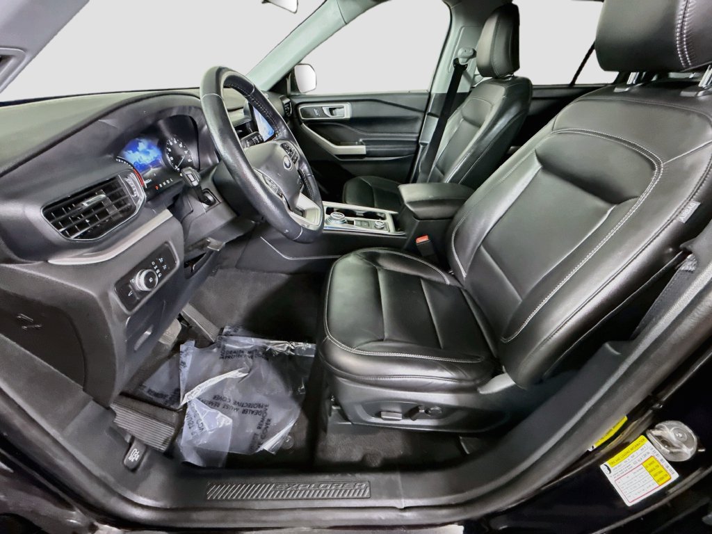 Used 2022 Ford Explorer XLT w/ Equipment Group 202A AWD/4WD image 25