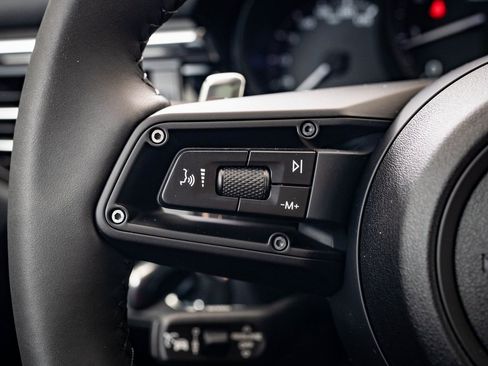 Certified 2025 Porsche Macan Turbo image 26