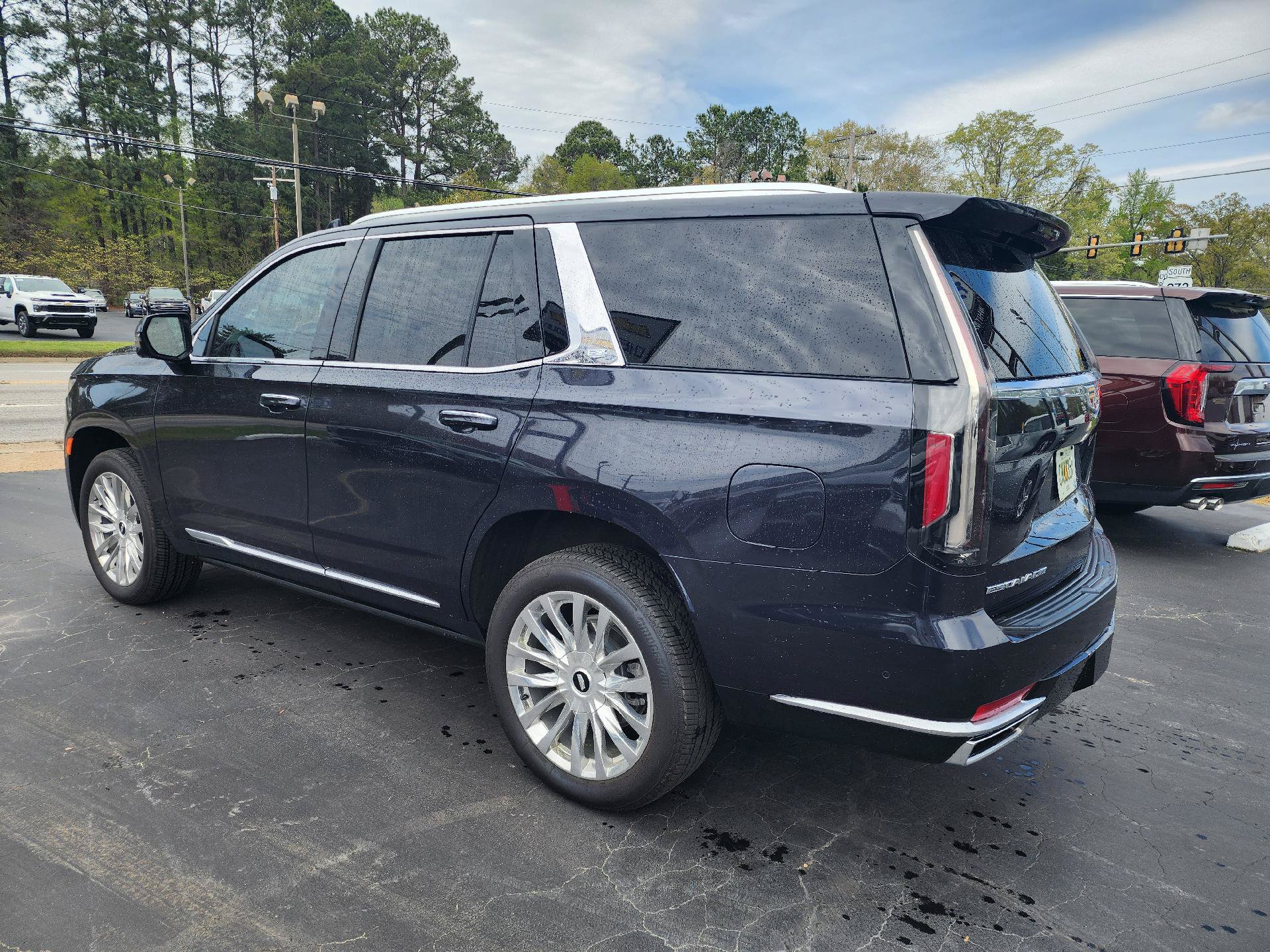 Used 2023 Cadillac Escalade Premium Luxury AWD/4WD image 3