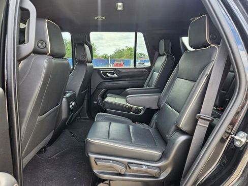 Used 2022 GMC Yukon SLT w/ SLT Luxury Package image 5