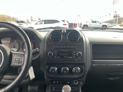 Used 2016 Jeep Patriot Latitude image 24